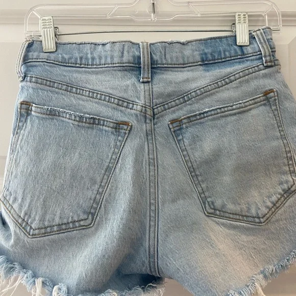 Abercrombie & Fitch The Mom Short High Rise - Picture 2 of 4